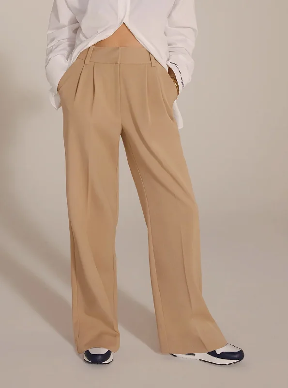 The Favorite Pant Petite in Beige Chic Capri Pants
