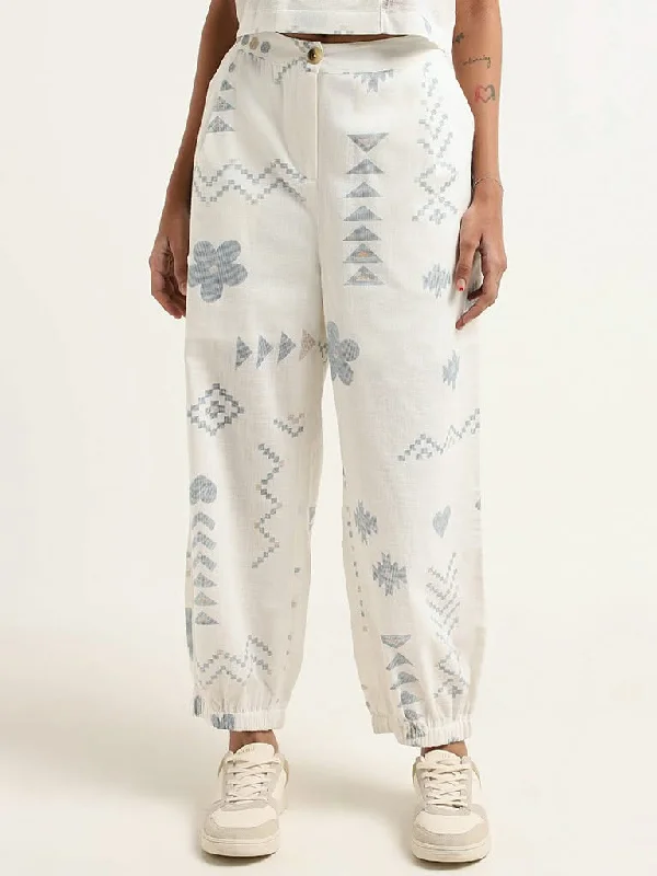 Bombay Paisley White Printed Cotton Pants Classic Stretch Pants
