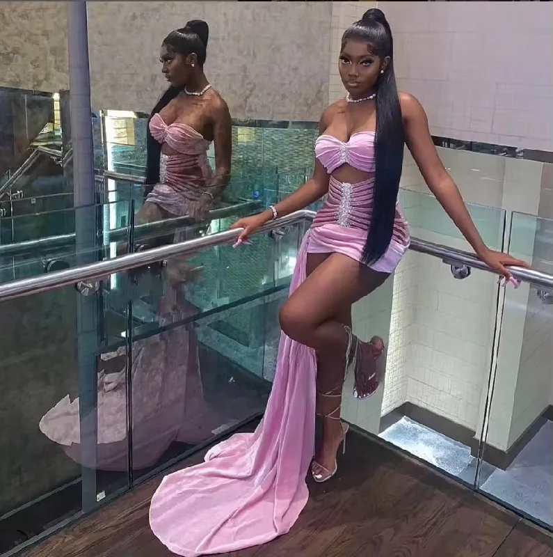 Sexy Pink Velvet Sheath Cocktail Dresses For Girl 2025 Short Party Dresses With Side Train Black Girls Homecoming Customized Tunics Brand named